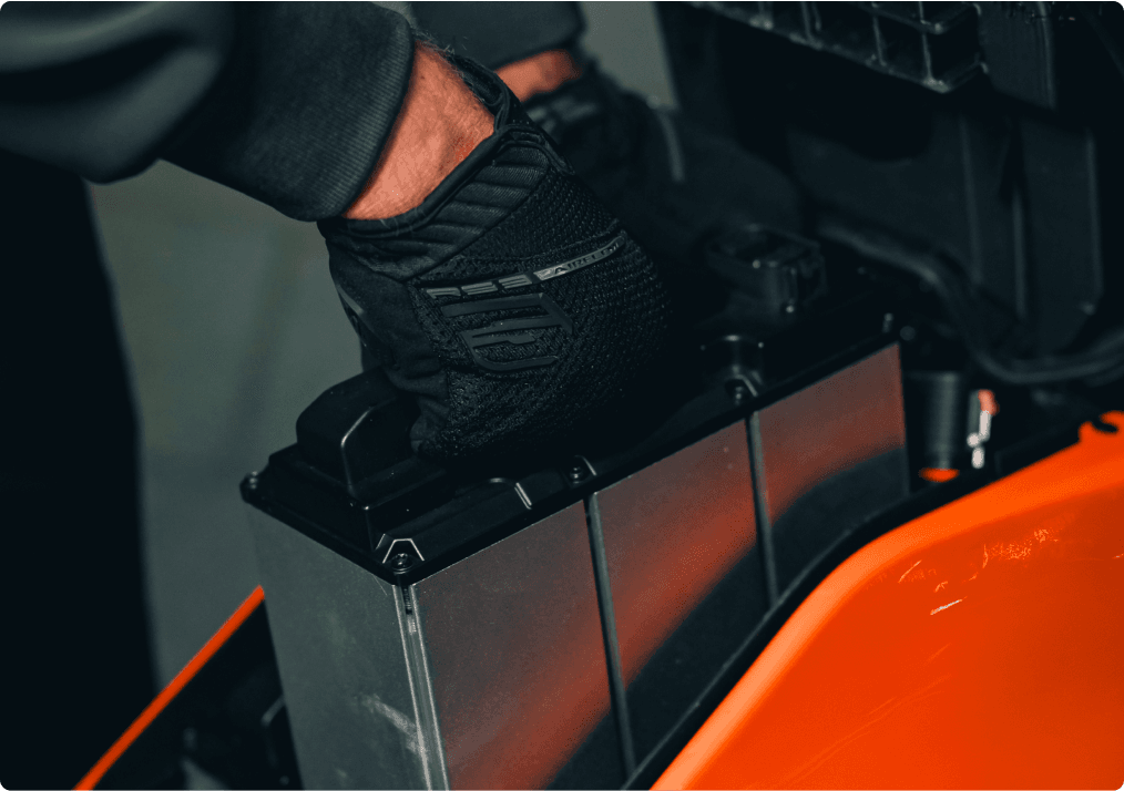 2 Removable Batteries