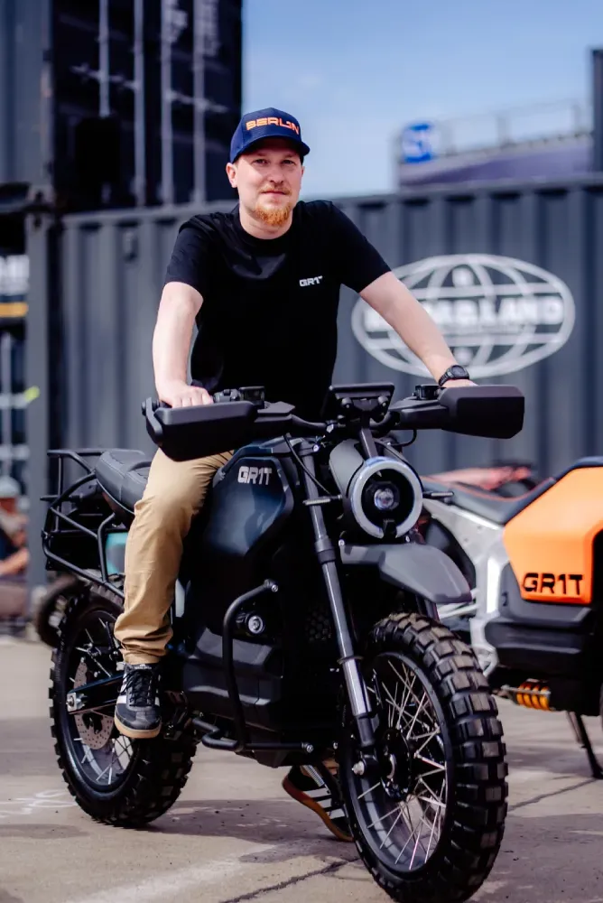gr1t-g1x-electric-motorcycle-reload-land-berlin-rider.webp
